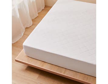 https://s3-ap-southeast-2.amazonaws.com/fusionfactory.commerceconnect.bbnt.production/pim_media/000/150/926/Core_Matress-Pillow-Protector_LS_Bedding_Bamboo-Matress-Hero010_SI.jpg?1686612681