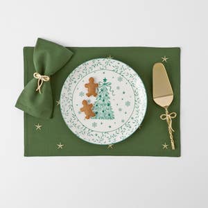 https://s3-ap-southeast-2.amazonaws.com/fusionfactory.commerceconnect.bbnt.production/pim_media/000/197/864/M_F_CG_S6-Emb-Stars-Placemat-Forest-Green_26366801_SCALE_SI.jpg?1752814802
