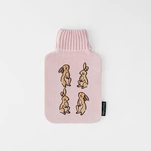 https://s3-ap-southeast-2.amazonaws.com/fusionfactory.commerceconnect.bbnt.production/pim_media/000/189/344/M_F_Hot-Water-Bottle-Bunnies_Blush-Pink_26077501_SI.jpg?1739424123