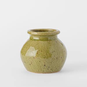 https://s3-ap-southeast-2.amazonaws.com/fusionfactory.commerceconnect.bbnt.production/pim_media/000/185/275/M_F_Surya-Ceramic-Vase-Sml_Green_26123901_SI.jpg?1734671116