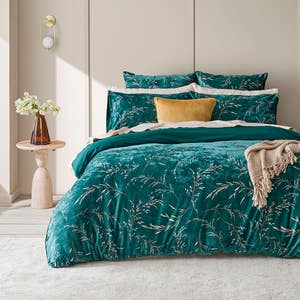https://s3-ap-southeast-2.amazonaws.com/fusionfactory.commerceconnect.bbnt.production/pim_media/000/178/037/M_F_W25_Bedlinen_BOP_Daylesford_QQC_SI.jpg?1732253168