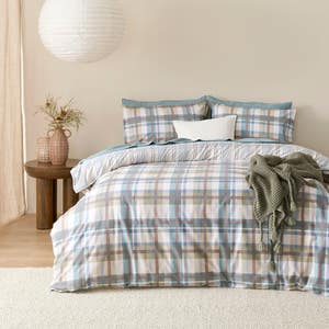 https://s3-ap-southeast-2.amazonaws.com/fusionfactory.commerceconnect.bbnt.production/pim_media/000/188/317/M_F_W25_Bedlinen_BOP_Flannelette_Hebden_QQC_SI.jpg?1737596244