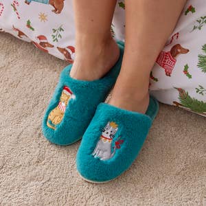 https://s3-ap-southeast-2.amazonaws.com/fusionfactory.commerceconnect.bbnt.production/pim_media/000/199/884/M_F_Xmas_S25_LS_Studio_Apparel_Christmas_Cats_Slippers_SI.jpg?1755658568