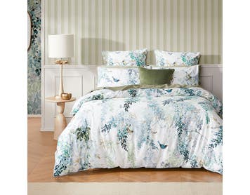 https://s3-ap-southeast-2.amazonaws.com/fusionfactory.commerceconnect.bbnt.production/pim_media/000/164/772/Sanderson_W24_Bedlinen_Wisteria_Falls_BOP_QQC_SI.jpg?1718863354